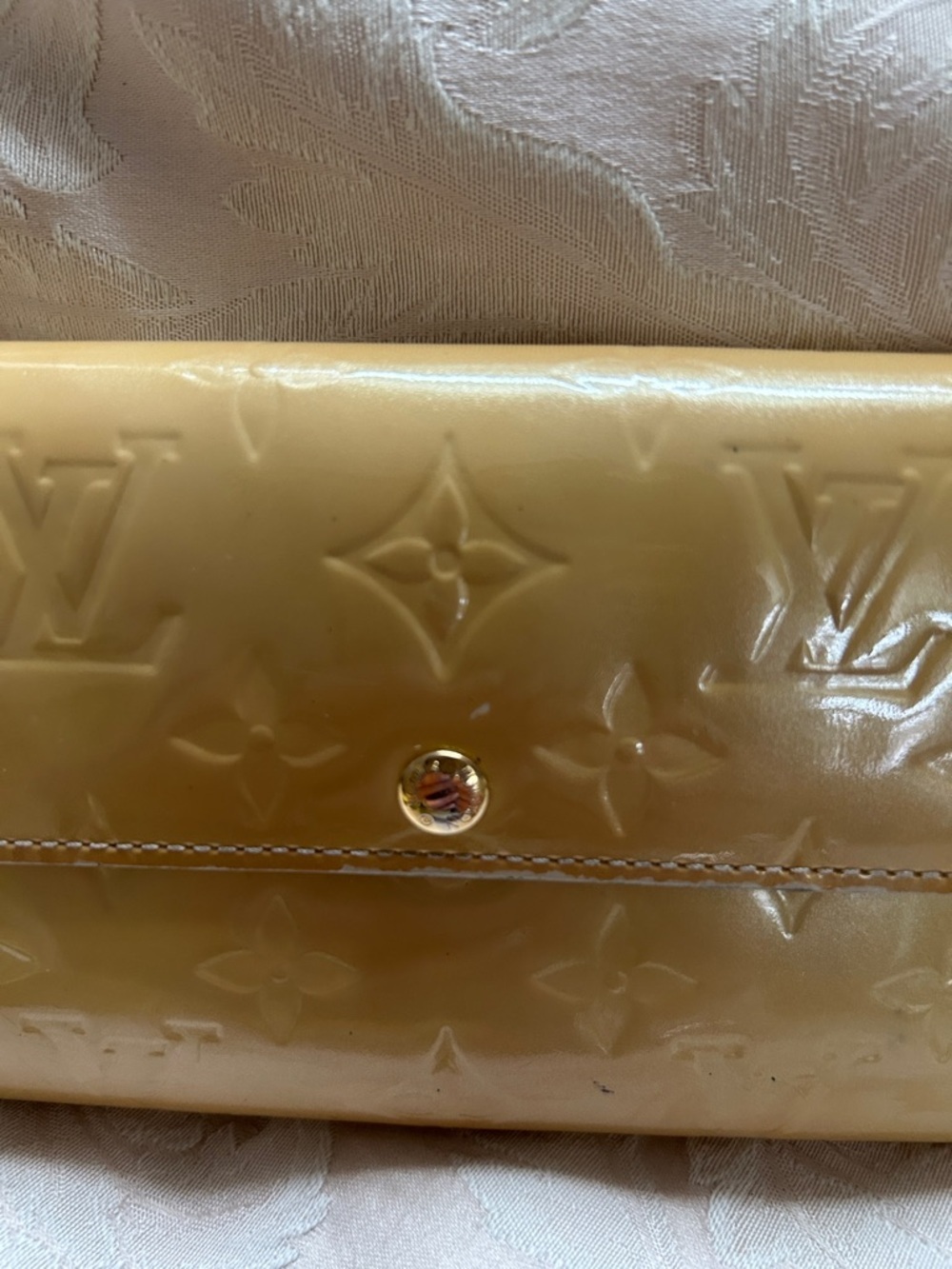 7010. Authentic Louis Vuitton Vernis Monogram Wallet - Yellow Patent - Picture 12 of 14